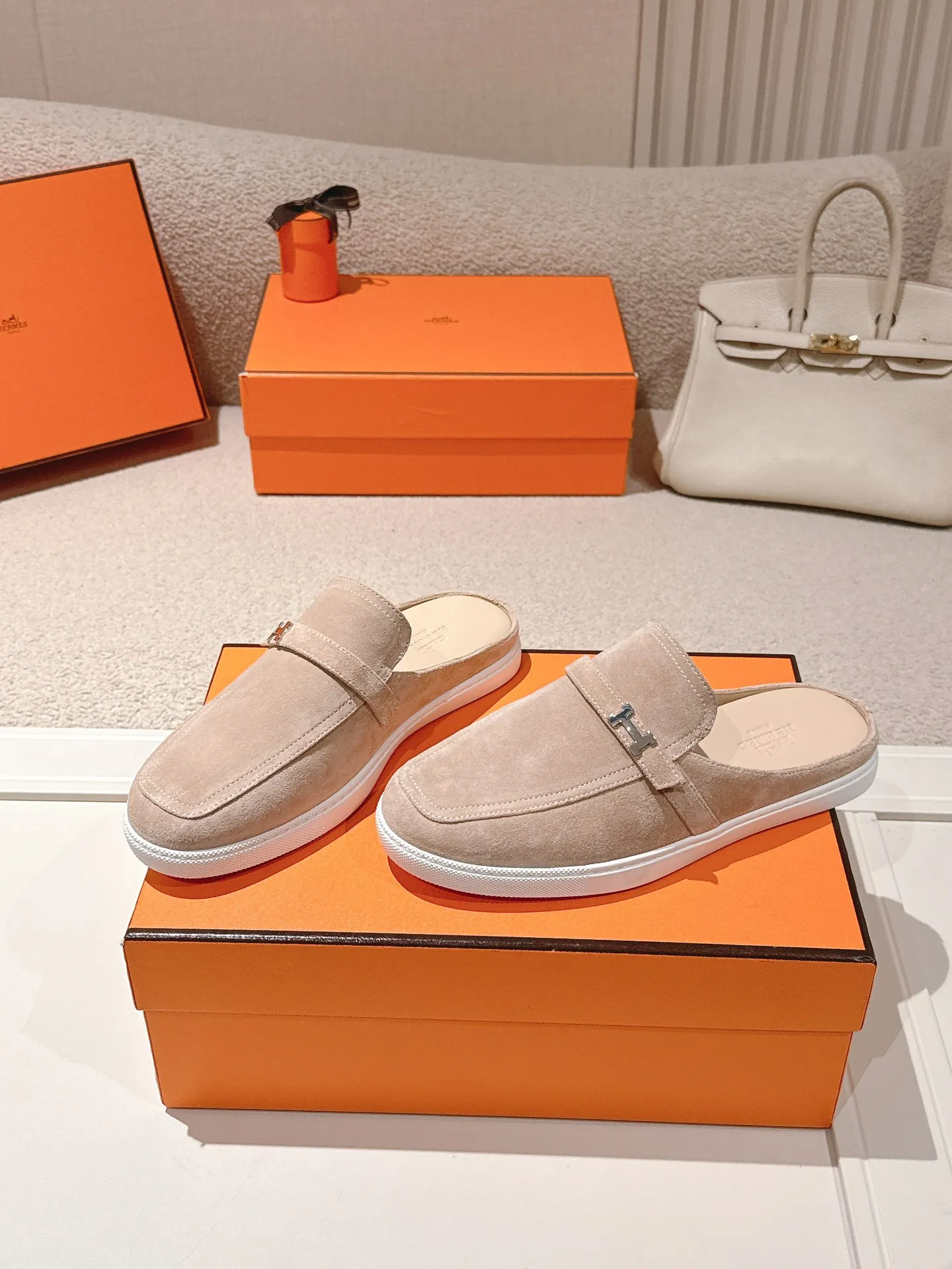 Men's men's shoes 💰560💰 Hermes 25ss new autumn and winter loafers, British retro design, classic and durable! Original reverse mold last, the ultimate 1:1 shape. Fabric: Cow suede/calfskin Lining: Imported sheepskin lining Outsole: Open-molded rubber sole Size: 35-45